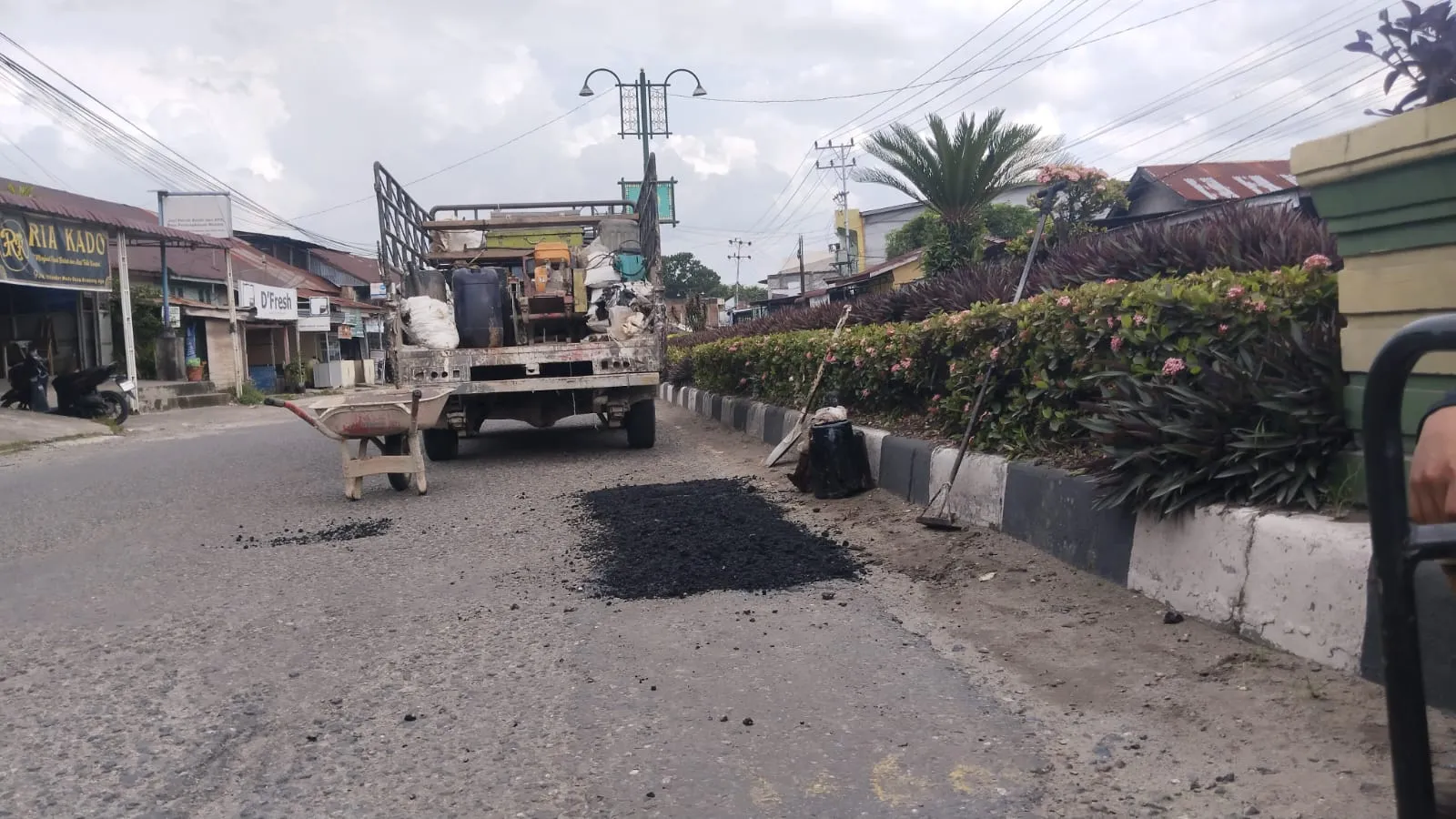 BPJN Tambal Jalan Berlubang di Babussalam