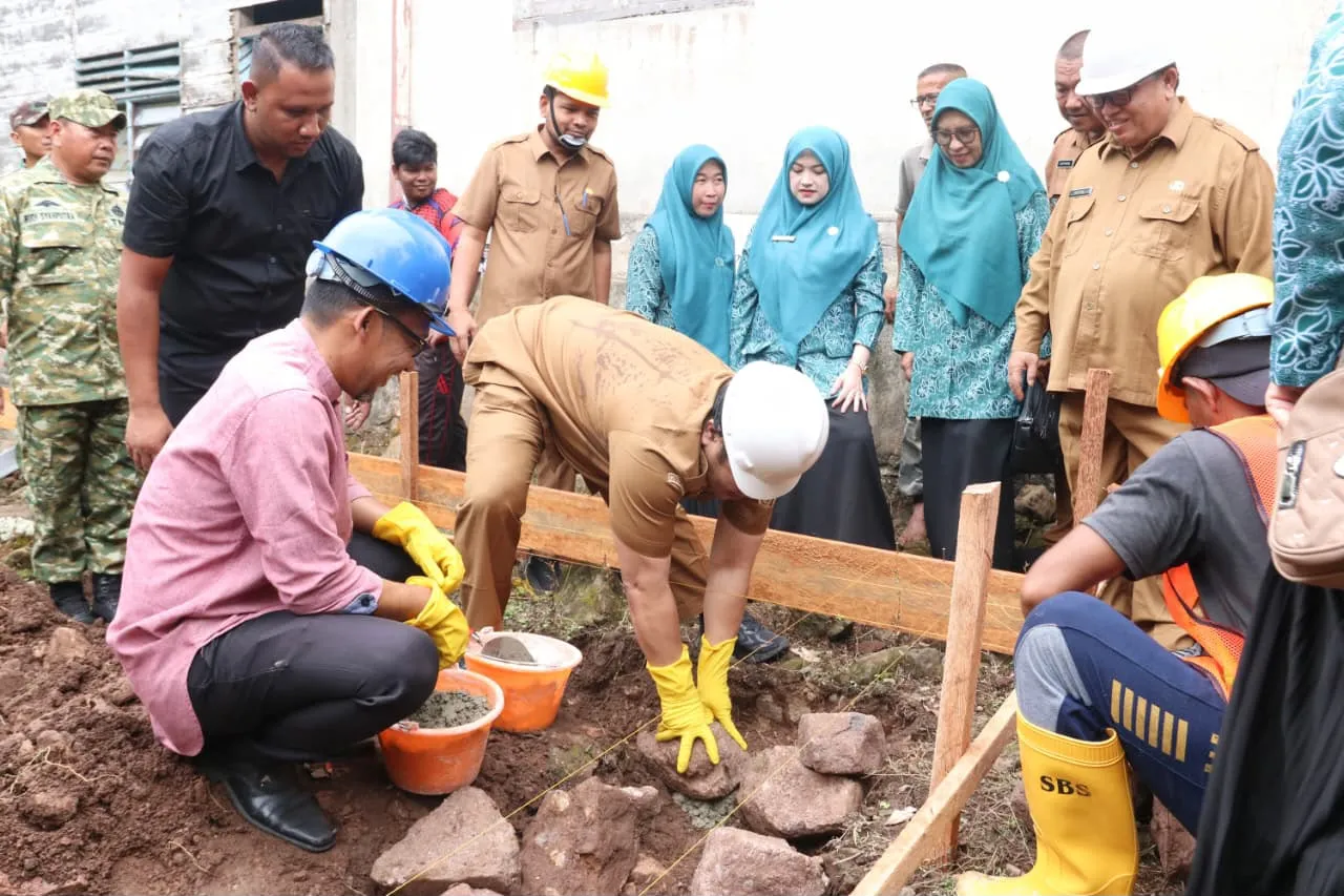 Wali Kota Sabang Bangun 30 Rumah Duafa dan Salurkan Zakat Langsung