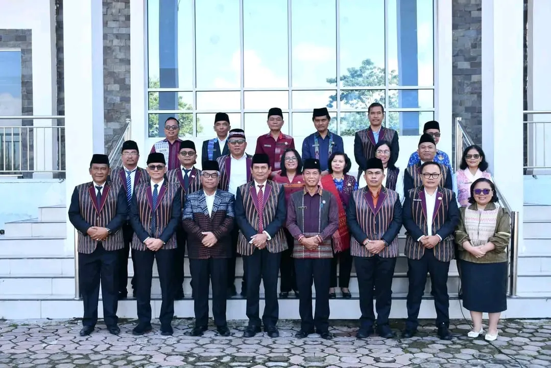 Jajaran ASN Pemkab Samosir Kompak Kenakan Batik Motif Ulos