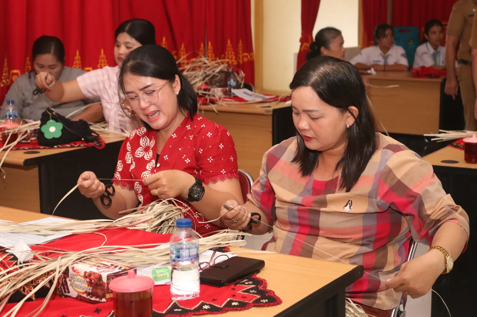 Pemko Gunungsitoli Dorong Anyaman Sinasa Jadi Produk Unggulan
