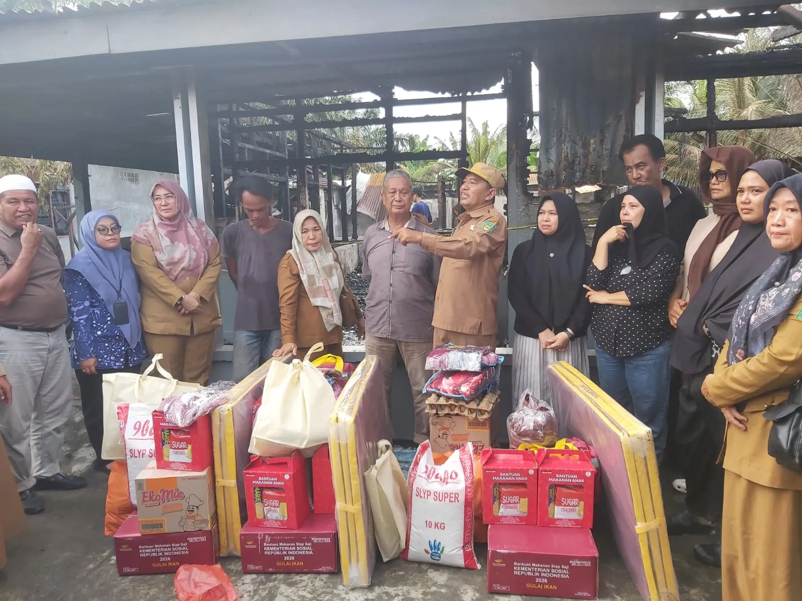 Plt Bupati Langkat Salurkan Bantuan untuk Korban Kebakaran di Brandan Timur Baru