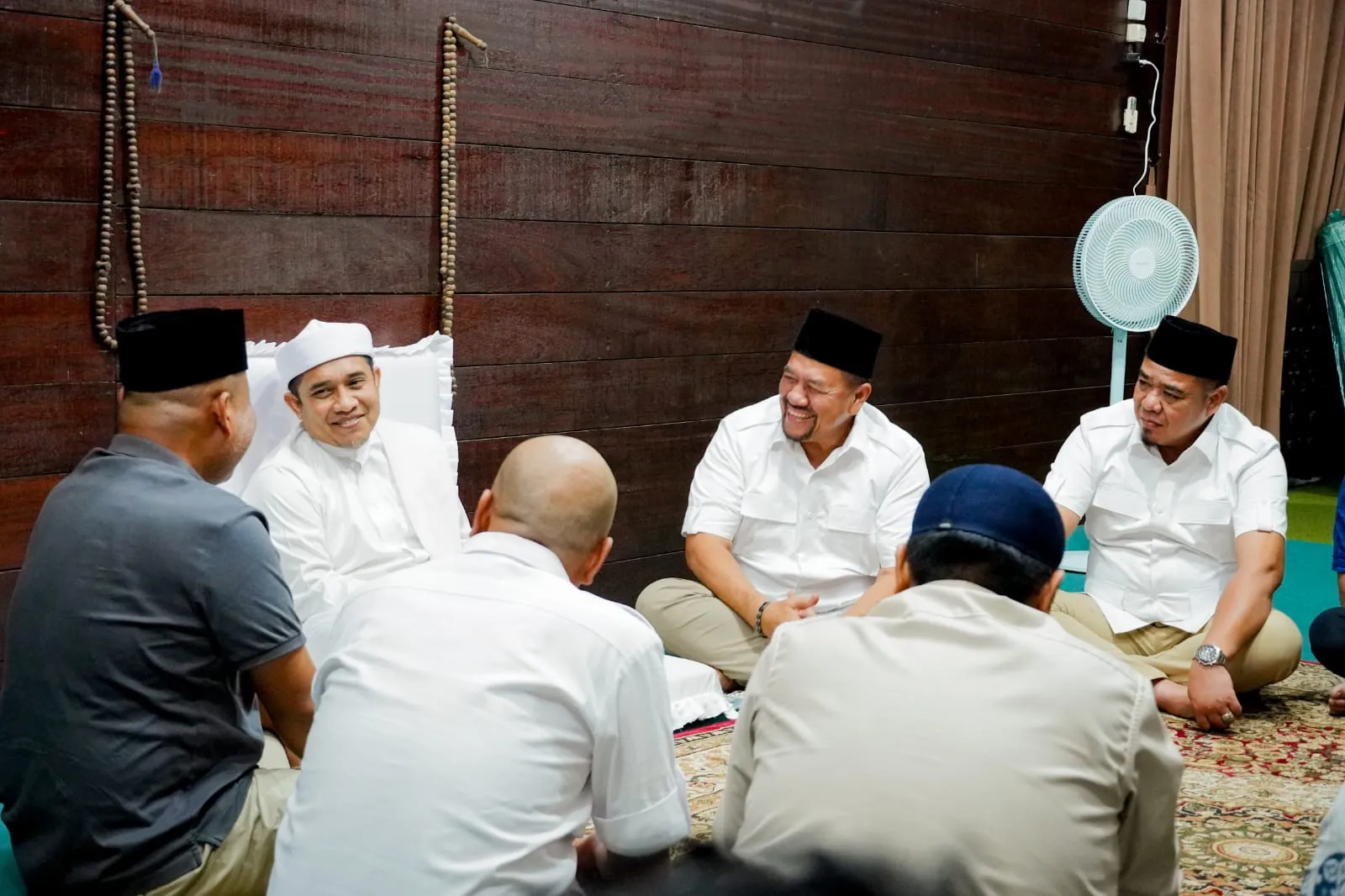 Bupati Batubara Bersama Anggota DPR RI Sugiat Santoso Salurkan Bantuan Ke Pesantren