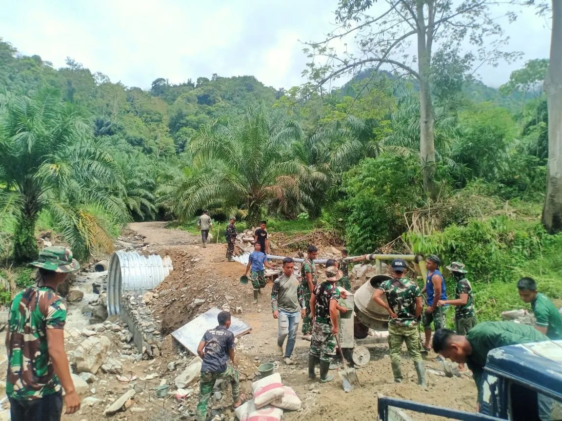 Bangun Harapan dari Dinding Rumah hingga Jembatan: Wujud Hati TNI di TMMD ke-130 Aceh Tenggara