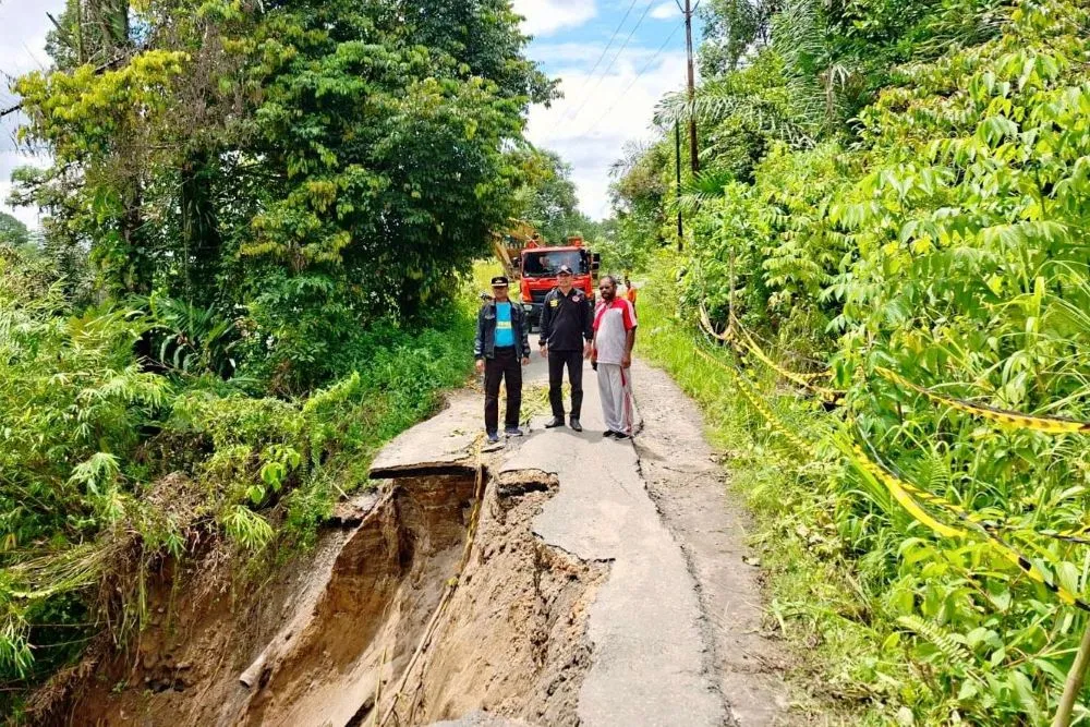 Bupati Humbahas Instruksikan Penanganan Longsor di Pakkat, Akses Jalan Kembali Lancar