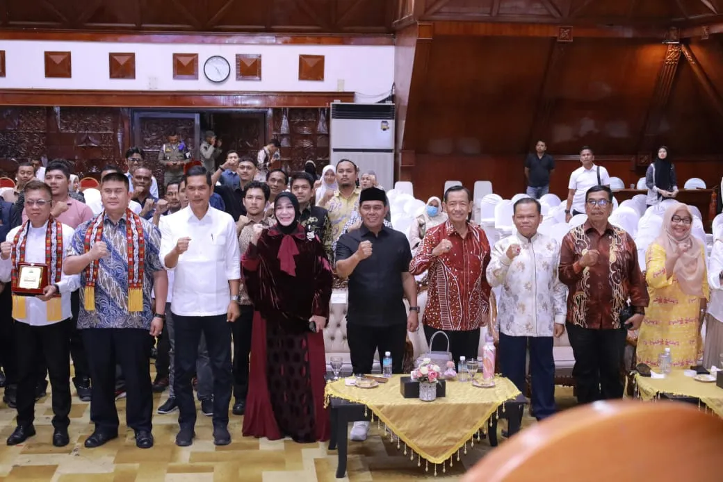 Bupati Aceh Besar Harapkan Pers Profesional dan Kawal Pembangunan