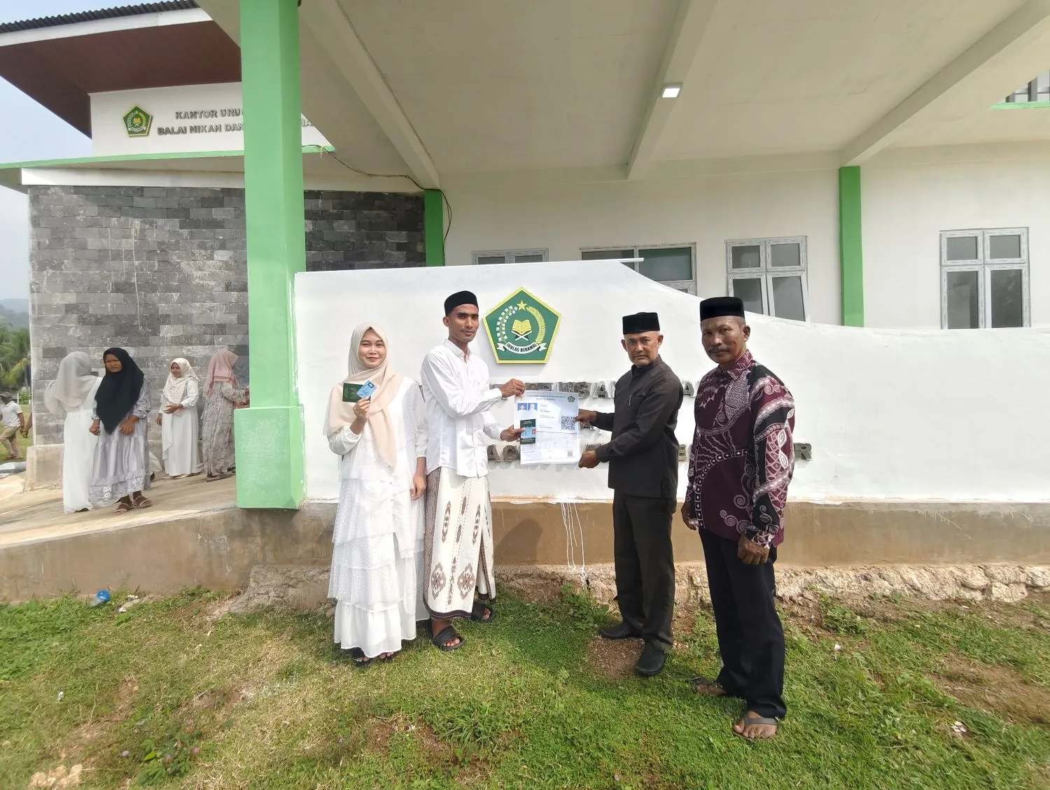 Penantian Puluhan Tahun Berakhir, KUA Pulo Aceh Gelar Akad Nikah Perdana di Kantor