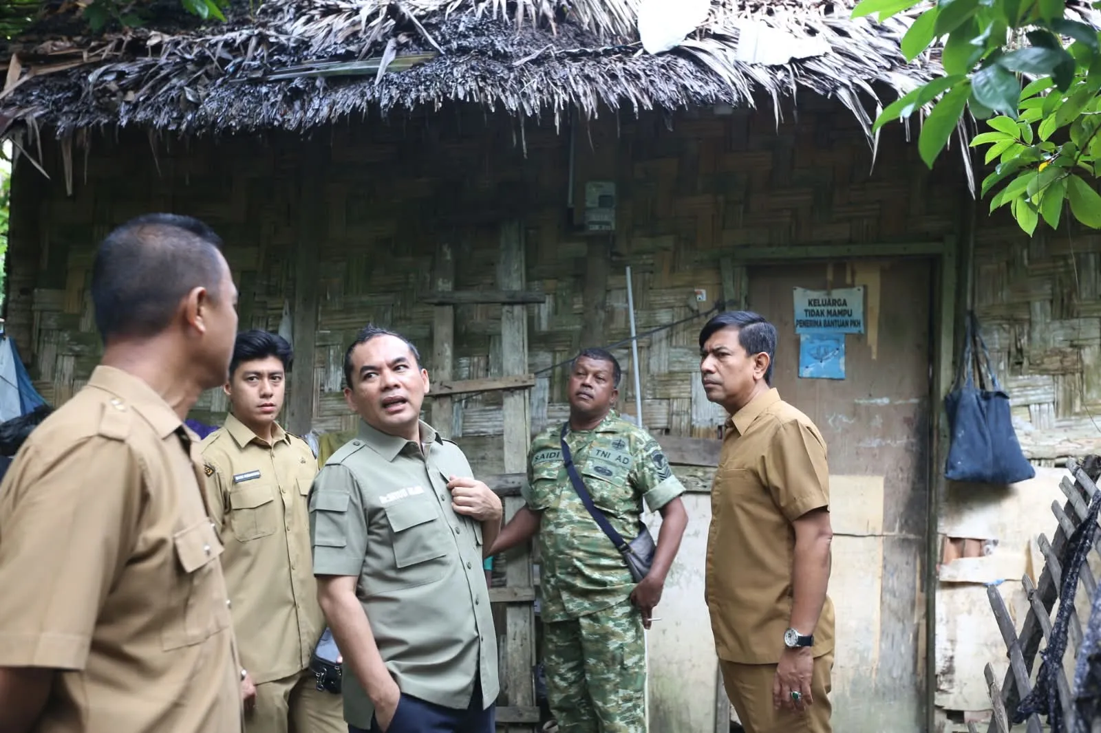 Prihatin Rumah Tak Layak Huni, Wali Kota Janji Bangun Tiga Rumah di Lhok Mon Puteh