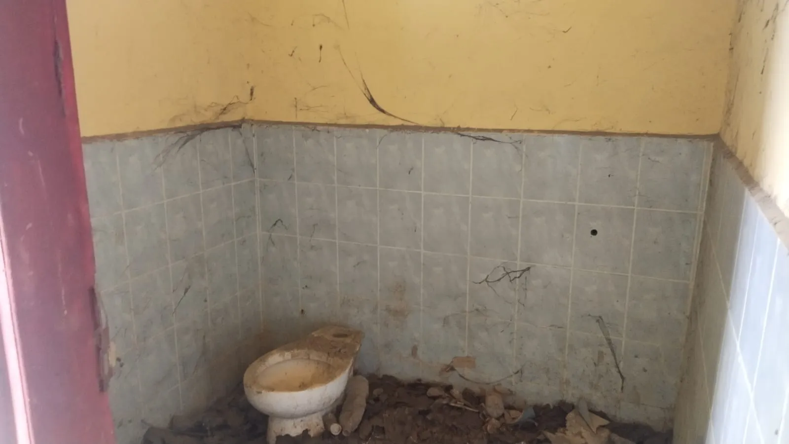 Mirip Sarang Hantu, Gedung MCK di Samping GOR Kutacane Terbengkalai