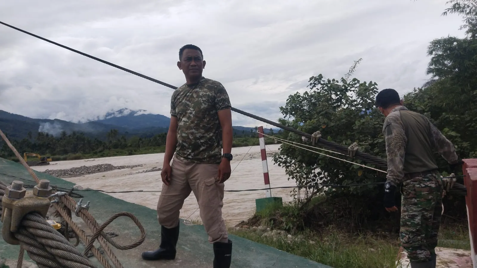 Urat Nadi Warga Terputus, Jembatan Gantung Kubang Jaya Amblas Diterjang Sungai Alas