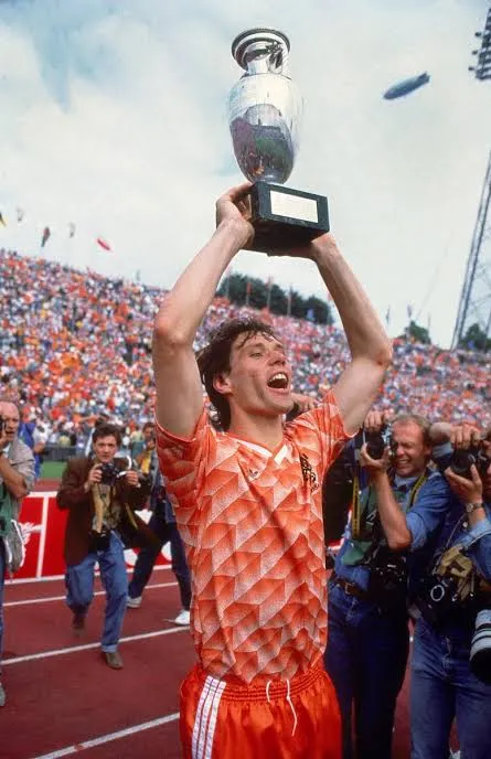 Pesona Indah Marco Van Basten, Sang Striker Legendaris AC Milan Dan Timnas Belanda