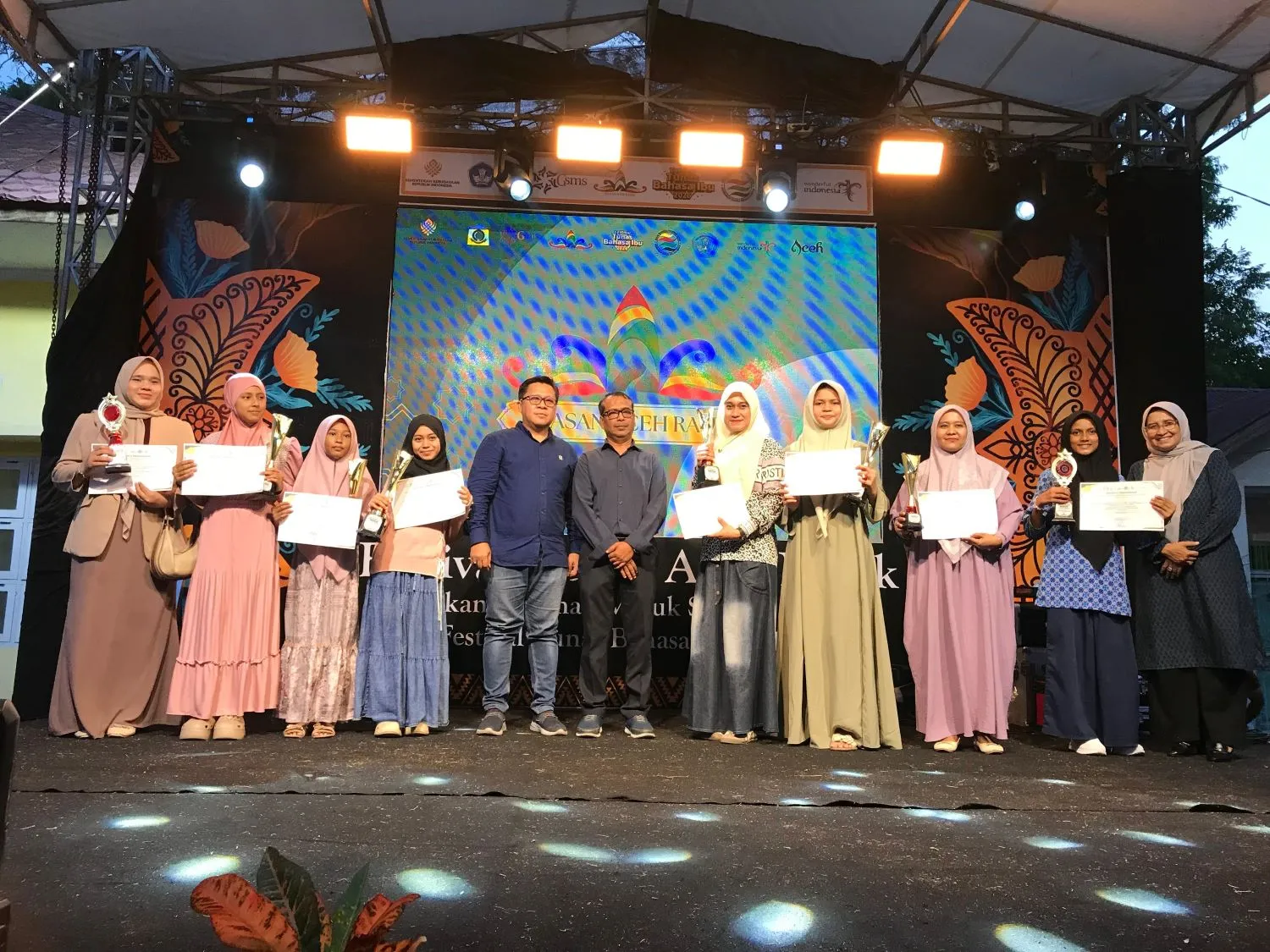 Farhan AP Tutup Piasan Aceh Rayeuk, Tekankan Pelestarian Bahasa dan Budaya