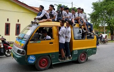 Abdul Rahim Apresiasi 33 Bus Sekolah Gratis, Dorong Penambahan Anggaran