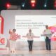 Chief Business Officer Indosat Ooredoo Hutchison, Bayu Hanantasena (kanan), Asisten Deputi Teknologi Informasi dan Inkubasi Usaha, Deputi Kewirausahaan, KEMENKOPUKM RI, Christina Agustin, A.Pi, M.M (tengah), dan Country Director Google Cloud Indonesia, Megawaty Khie (kiri) pada saat berfoto bersama usai meluncurkan platform Indosat Digital Ecosystem (IDE) di Jakarta (13/10).
