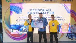 Regional CEO Bank Mandiri Region I/Sumatera 1, Lourentius Aris Budiyanto (kiri) bersama Walikota Medan (tengah), Muhammad Bobby Afif Nasution dan Dirut PD Pasar Medan, Suwarno (kanan) dalam acara Launching Livin’ Pasar.