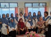 Pengurus BKOWSU Kunjungi Mantan Ketum Ny Zakaria Siregar