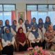 KUNJUNGAN pengurus BKOWSU diketuai Hj.Fahrizar Iskandar Hasibuan kekediaman mantan ketum Ny Zakaria Siregar. Waspada/ist