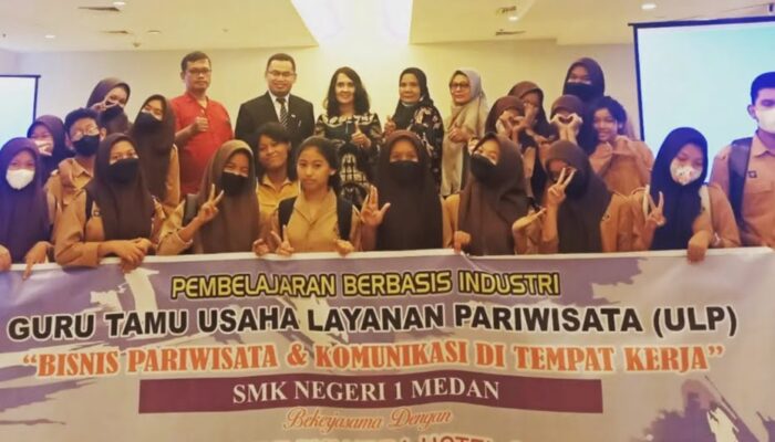 Usai Belajar Bersama Guru Tamu Siswa SMKN 1 Medan Kunjungi DUDI