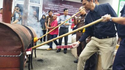 204.460 Batang Rokok Ilegal Dimusnahkan 204.460 Batang Rokok Ilegal Dimusnahkan
