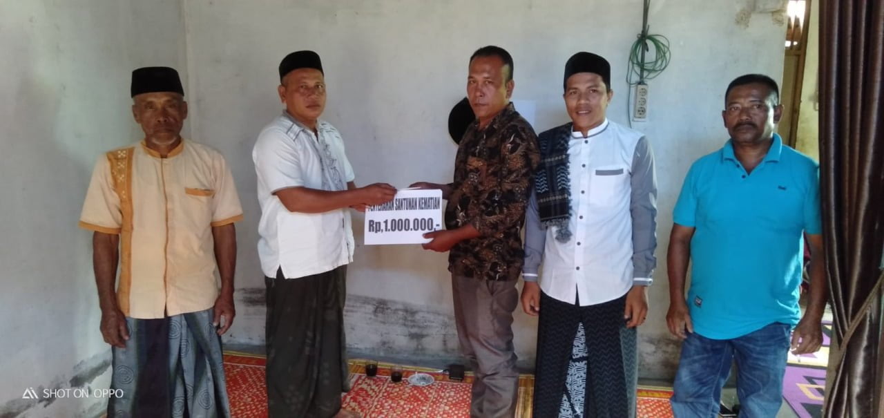 Kades Ujung Tanah Abdya Salurkan Santunan Kematian Warga