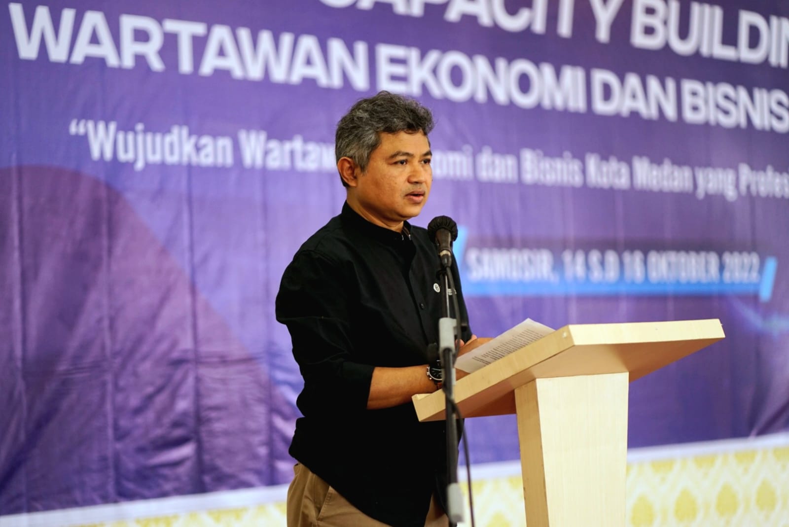 Kepala Perwakilan Bank Indonesia (KPw BI) Provinsi Sumut, Doddy Zulverdi saat menyampaikan sambutan pada kegiatan Capacity Building Wartawan Ekonomi dan Bisnis Kota Medan di Samosir, 14-16 Oktober 2022.