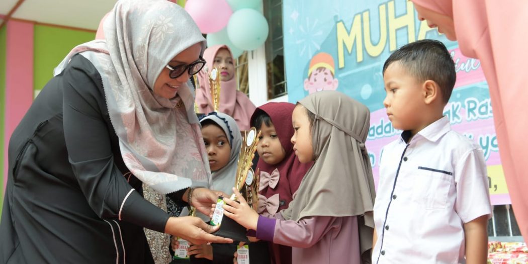 Ketua DWP Aceh Rayakan Maulid Nabi Bersama Anak TK Pertiwi Setda Aceh