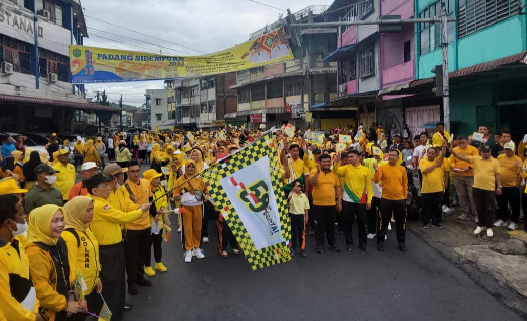 Syahrul Pasaribu Lepas 8.000 Peserta Gerak Jalan Santai Golkar