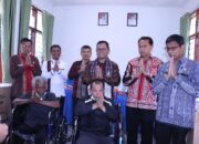 Bupati Toba Serahkan Alat Bantu Bagi Penyandang Disabilitas