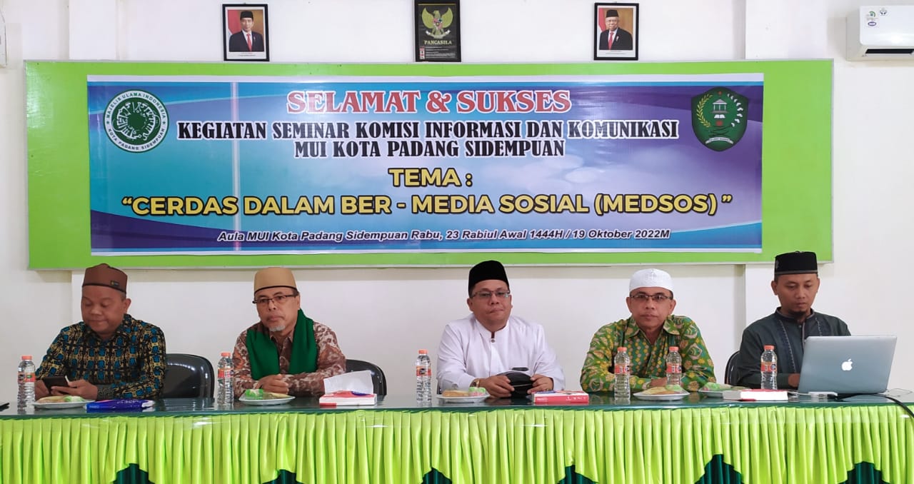 Ketua MUI Sidimpuan : Medsos Bagai Pisau Bermata Dua Ketua MUI Sidimpuan : Medsos Bagai Pisau Bermata Dua