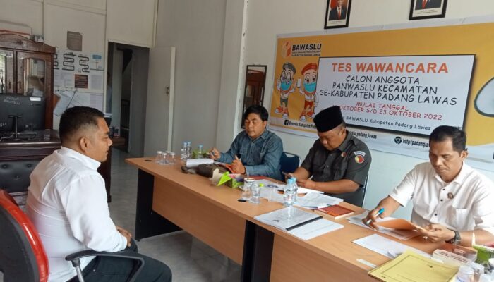 102 Peserta Ikuti Tes Wawancara Calon Panwascam Palas