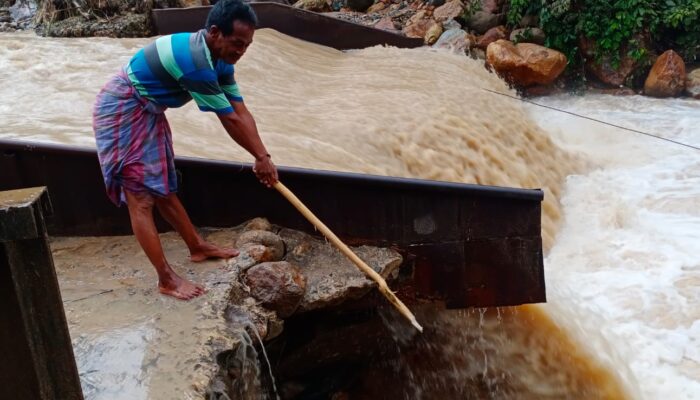 Banjir Dan Longsor Landa Galus