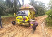Tanah Longsor Dan Jalan Berlumpur Di Hulu Aceh Tamiang