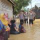 Kapolres Langsa Tinjau Korban Banjir Dan Serahkan Sembako