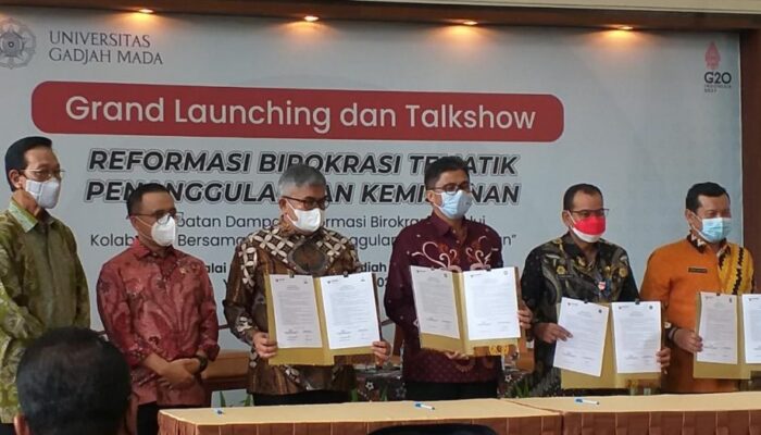 11 Provinsi Tandatangani Komitmen Reformasi Birokrasi Tematik Penanggulangan Kemiskinan Di UGM