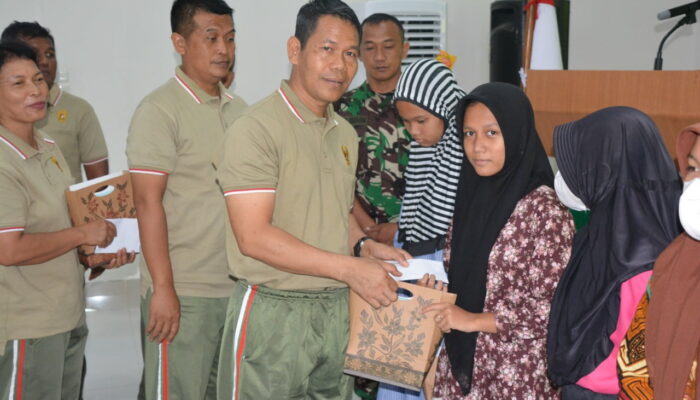 Korem 022/PT Beri Tali Asih Pada Anak Yatim Dan Berkebutuhan Khusus