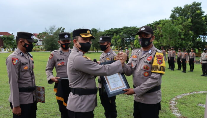 Tiga Bhabin Polres Abdya Terima Penghargaan