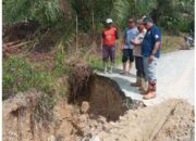 Pj. Wali Kota Langsa Tinjau Lokasi Longsor Dan Salurkan Bantuan Korban Banjir