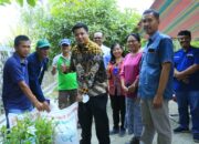 Bupati Samosir Serahkan Bantuan Bibit dan Pupuk