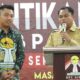 ABDUL Rahman Lubis bersama Bupati Sergai Darma Wijaya dalam suatu acara baru-baru ini. Abdul Rahman mendukung penuh langkah Bupati Darma Wijaya kembangkan usaha tahu di Kec. Dolok Masihul. Waspada/Ist