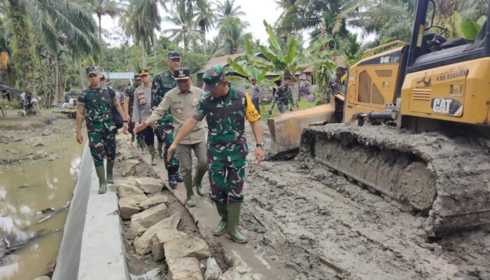 TMMD Ke-115 Kodim 0208/AS Dievaluasi Jenderal Bintang Tiga 