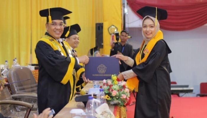 Direktur PNL Wisuda 993 Mahasiswa, 241 Cumlaude