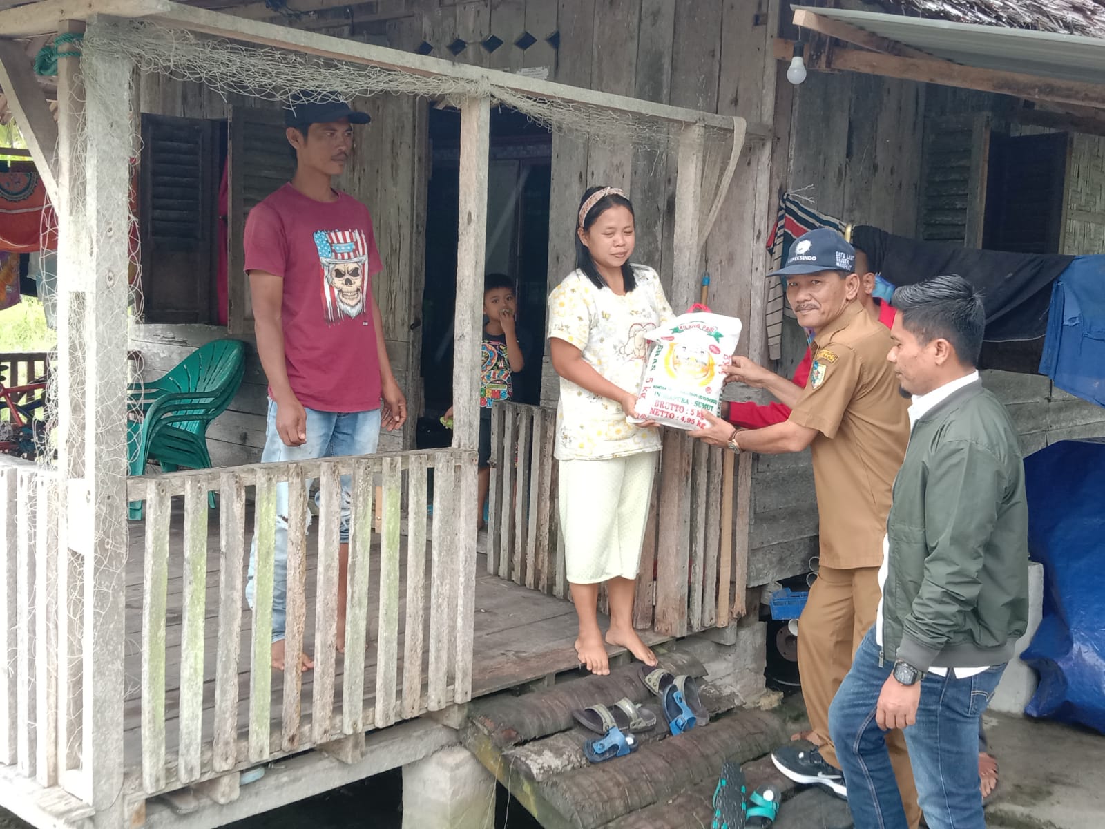 Kadin Batubara Berbagi Bantuan, Jemput Aspirasi Warga