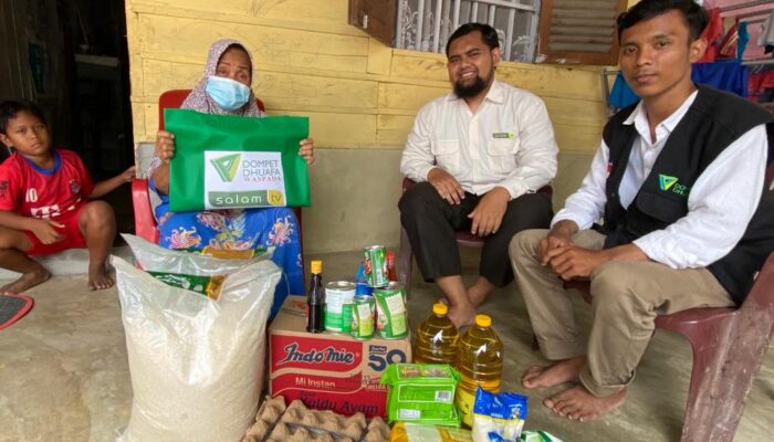 Biasa Makan Hanya Nasi Putih, Nek Sudarti Haru Terima Paket Sembako DDW