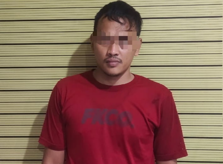 TERSANGKA MAN pengedar Narkoba di Desa Mariendal II Kecamatan Patumbak. Waspada/Ist