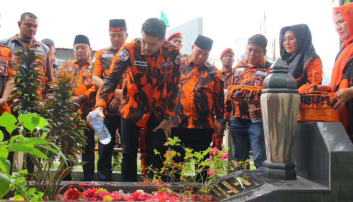 Rangkai HUT PP Ke 63 Tahun, MPW Pemuda Pancasila Ziarah ke Makam Sesepuh