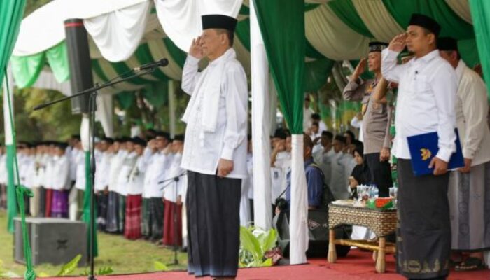 Pj Gubernur Aceh Irup Hari Santri Di Pesantren Al-Manar Aceh Besar