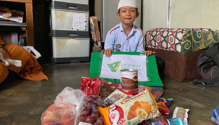 Dari Belanja Bersama Yatim, Tas Putra yang Sobek Kini Berganti Baru