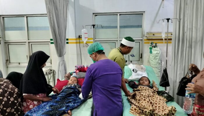 Diduga Keracunan Makanan, Puluhan Warga Dilarikan Ke RSUD Panyabungan
