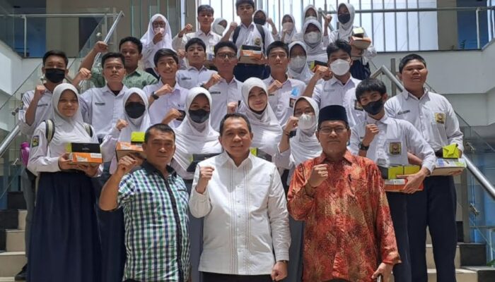 SMA Harapan Medan Dan SMP Harapan 1 Medan Laksanakan Tour Education