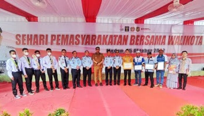 Walikota Kunjungi Lapas Medan, Serahkan Ijazah Dan Tinjau Karya Warga Binaan