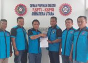 Samsuddin SH Terima SK DPC F.SPTI-K.SPSI Madina